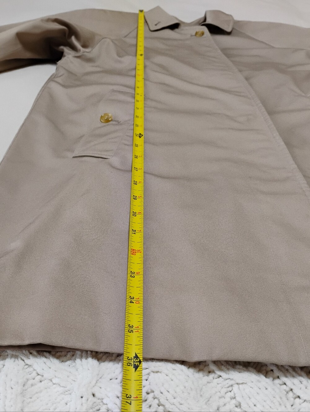 Vintage Burberry Classic Beige Trench Coat with Plaid Lining - Picture 9 of 11